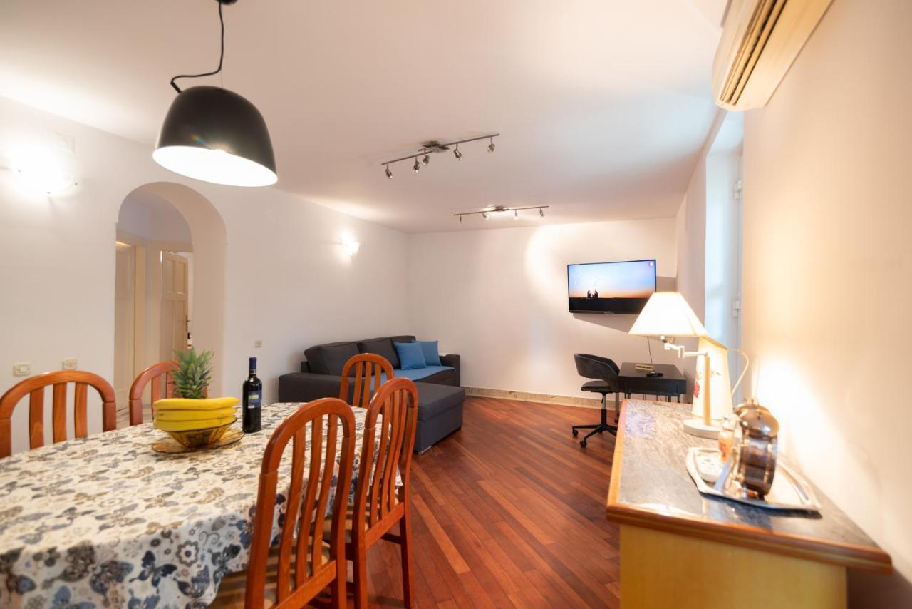 Palm Garden Apartment In Center With Big Terrace Split Exterior photo