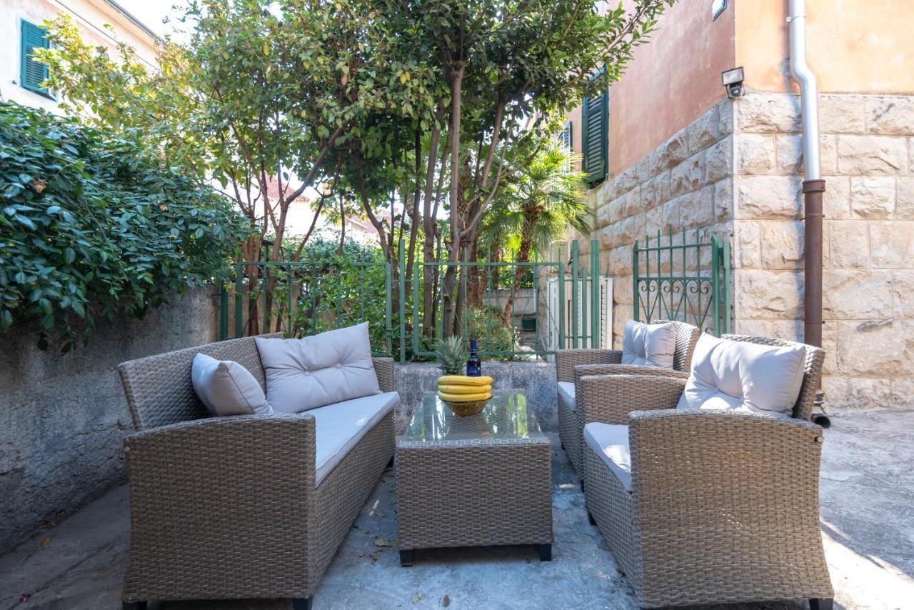 Palm Garden Apartment In Center With Big Terrace Split Exterior photo