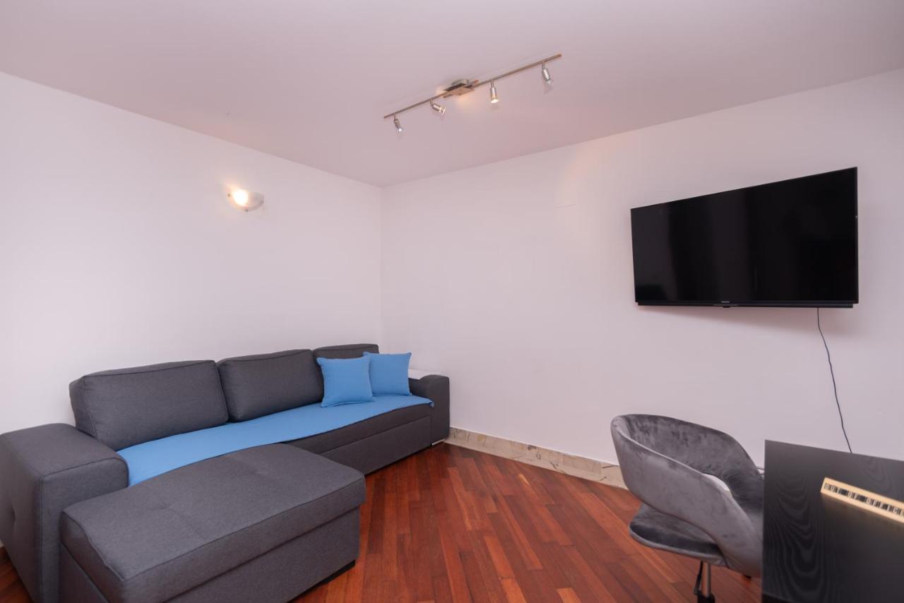 Palm Garden Apartment In Center With Big Terrace Split Exterior photo